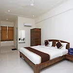 Oyo 8425 Hotel Shiv Palace