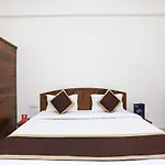 Oyo 8425 Hotel Shiv Palace