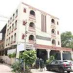 Oyo 12115 Hotel Raghuraj Palace