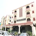 Oyo 12115 Hotel Raghuraj Palace