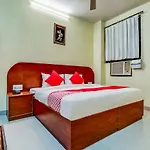 Oyo 18320 Hotel Utsav