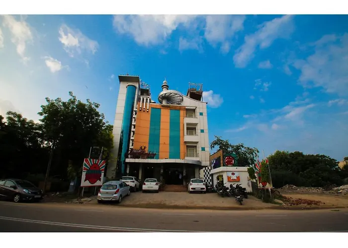 Capital O 18514 Hotel Royal Empire