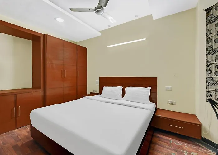 Capital O 84122 Hotel Trilok Palace