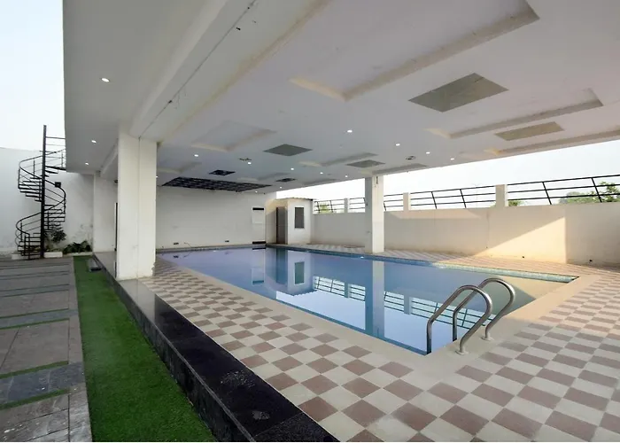 Oyo 23196 Hotel Yash Meridion