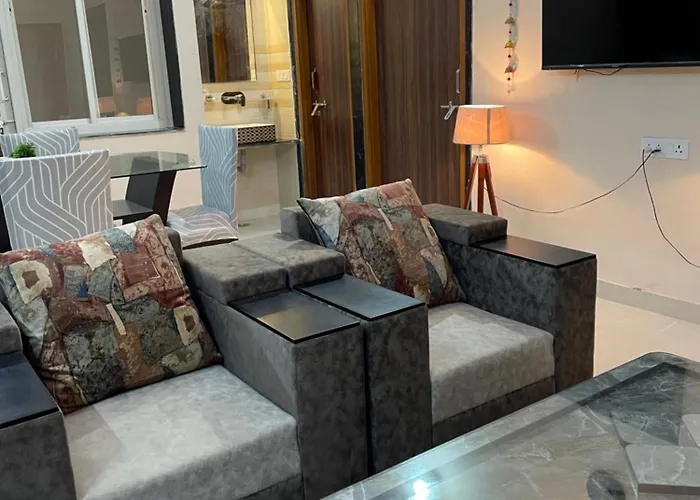 Spacious Tranquil Haven In Jaipur