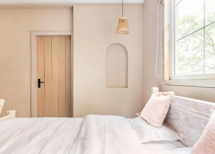 2 Bedroom Apartment With Balcony Aasa Stays