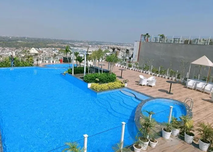 The Grand Hotel And Suites Studio M Leo