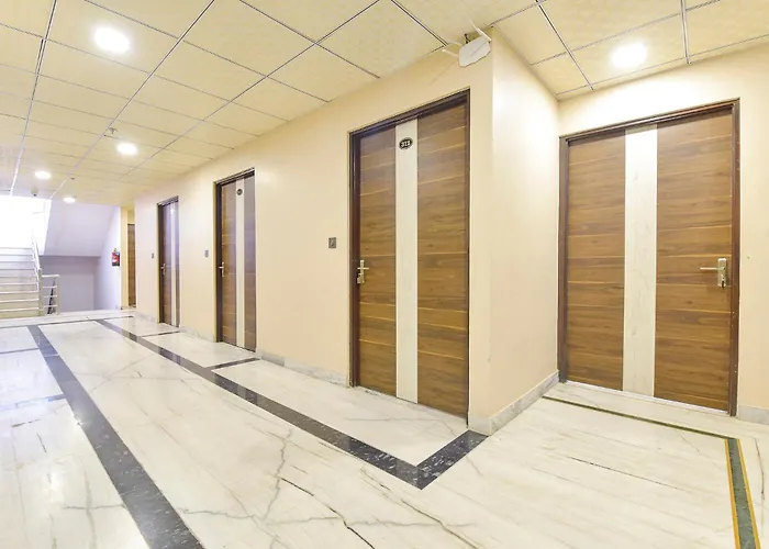 Fabhotel Pearl Square
