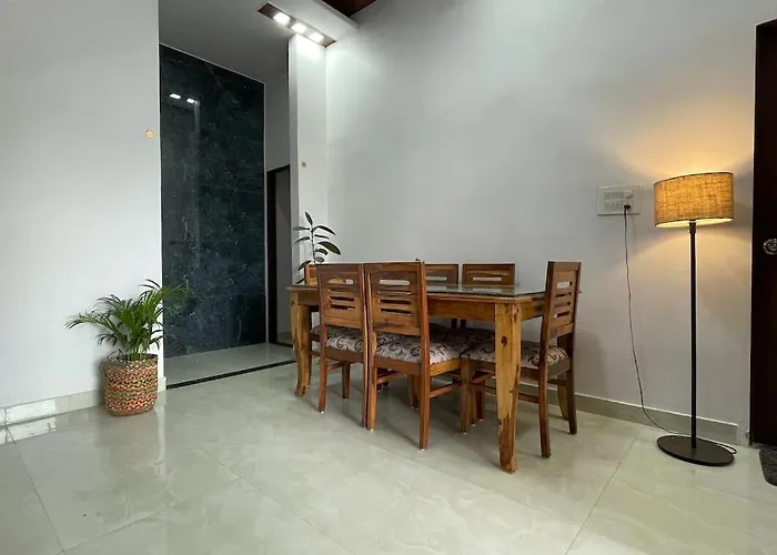 Bark & Bash Villa House