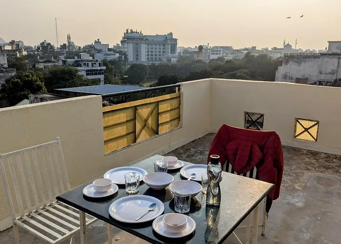 Penthouse Apartments By Cozystays Raja Park