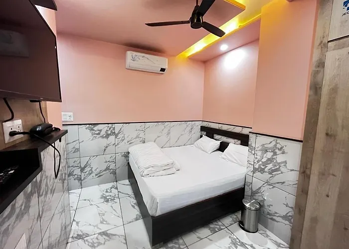 Spot On Yadav Guest House
