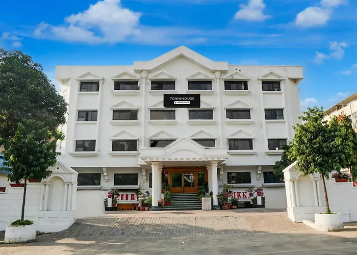 Super Townhouse Subhash Nagar Formerly Royal Palazzo