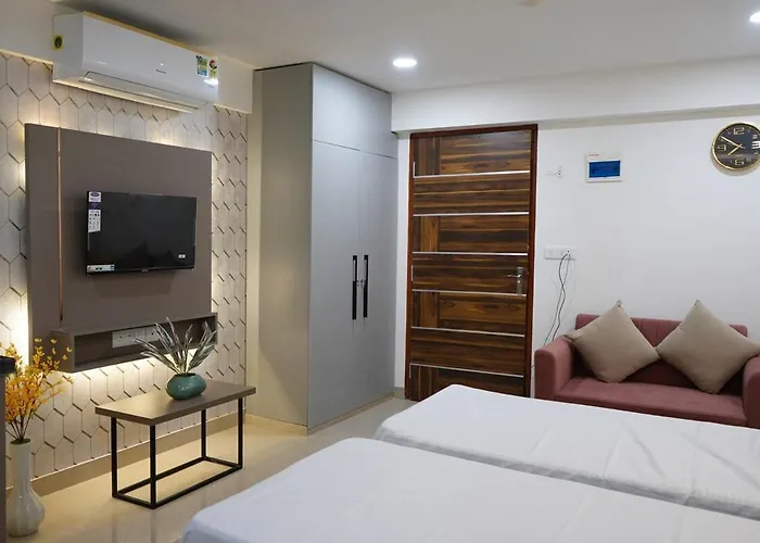 Solitaire Suites By Black Tie
