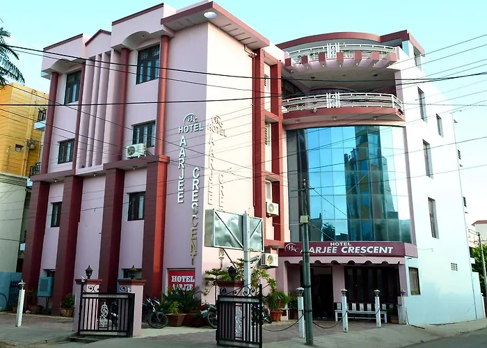 Oyo 6179 Hotel Aarjee Crescent