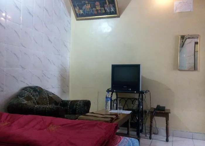 Hotel Om Palace - Couple Friendly & Local Id Accepted