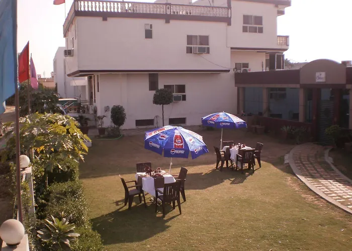 OYO 11754 Hotel Classic 7