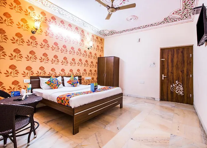 Fabhotel White Palace Amer Road