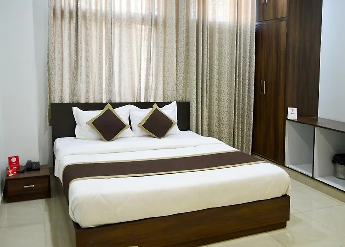 Oyo 6697 Hotel Green Lemon