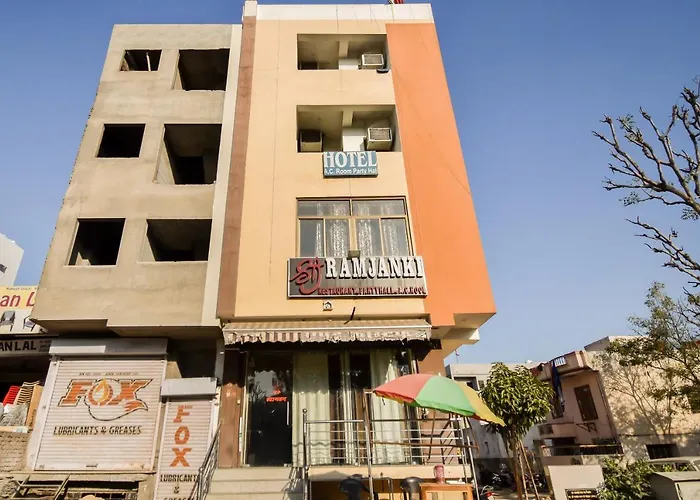 Oyo 67902 Shri Ram Janki Hotel