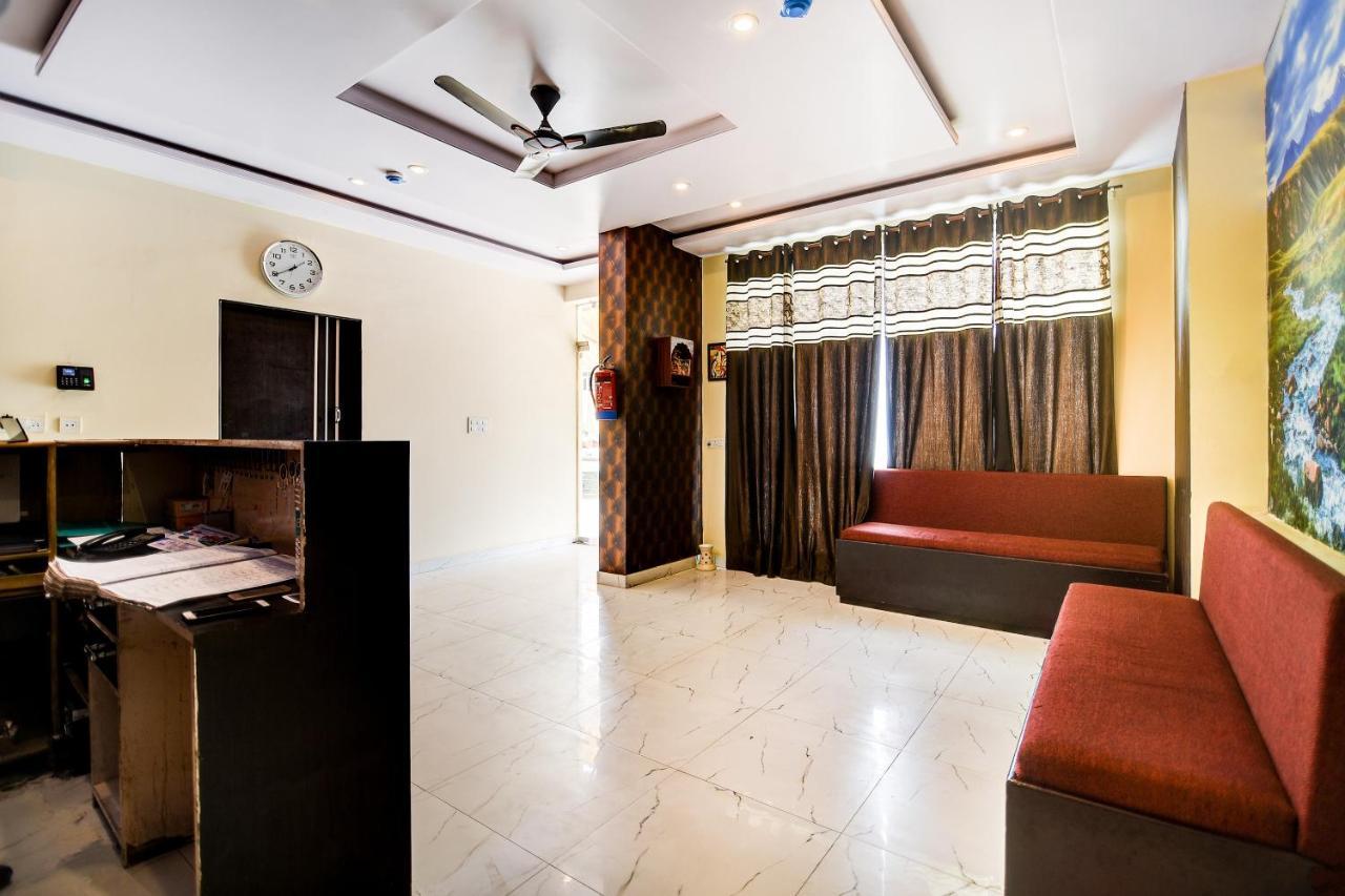 Collection O 28716 Aditya Residency