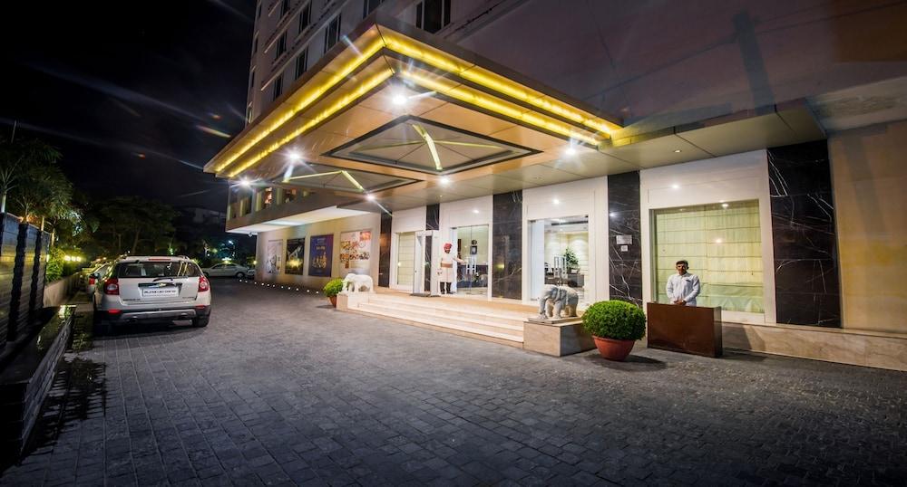 Hotel Sarovar Portico