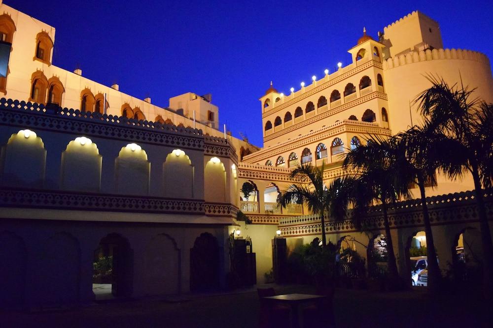 Chandragupt Hotel Jaipur