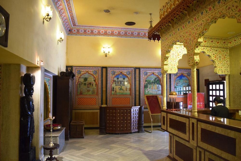 Chandragupt Hotel 3*