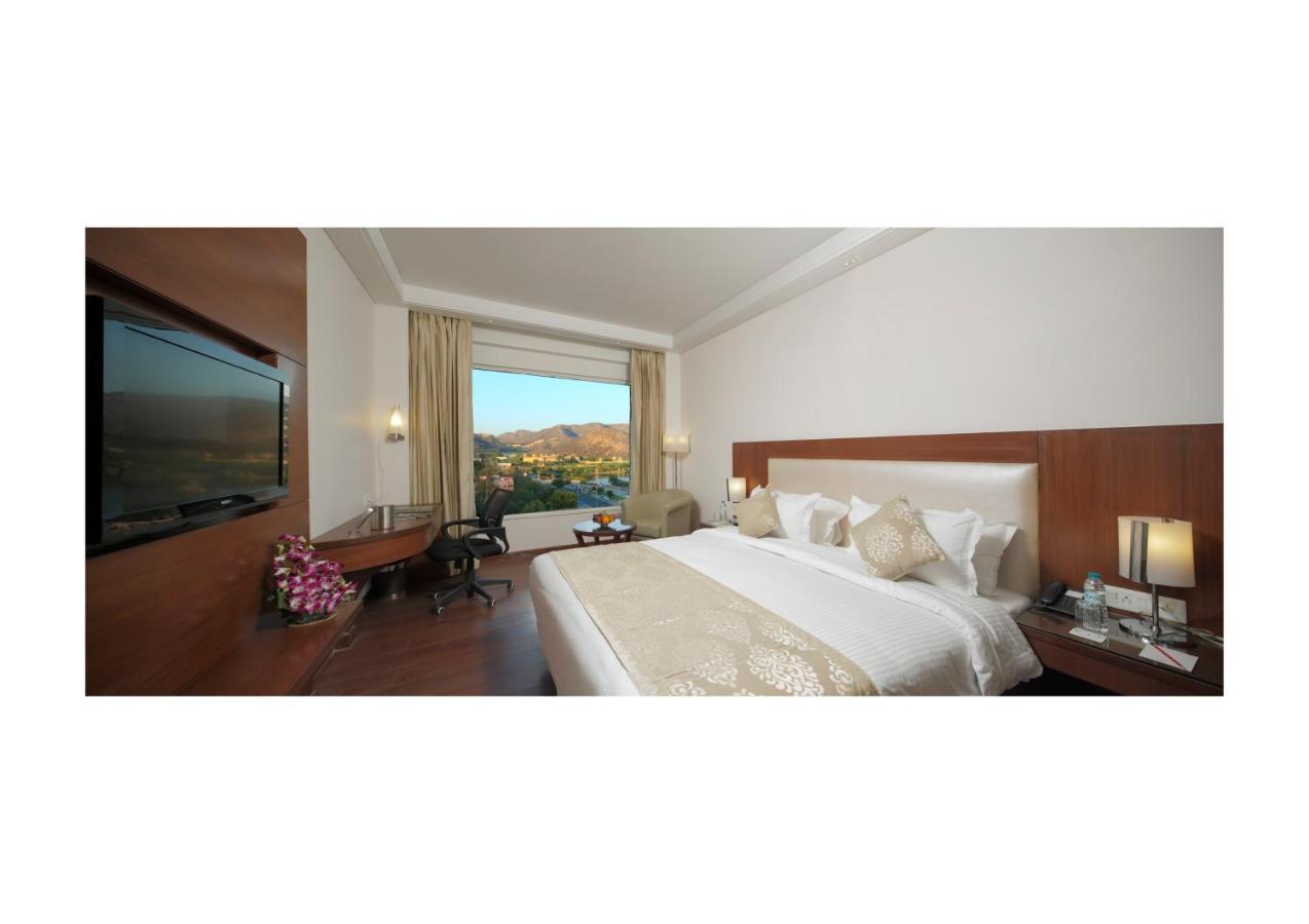 Hotel Regenta Jal Mahal,