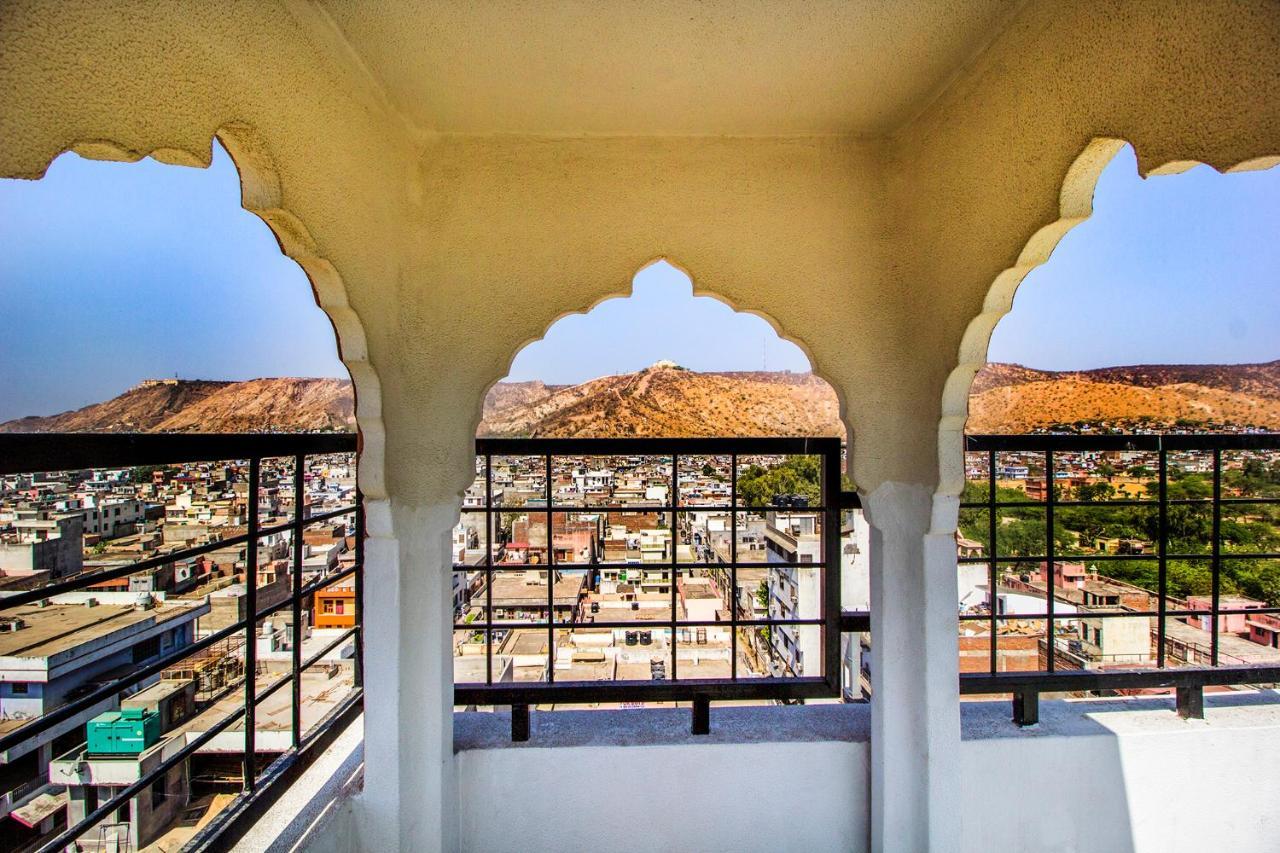 Fabhotel Amer Heritage Hotel