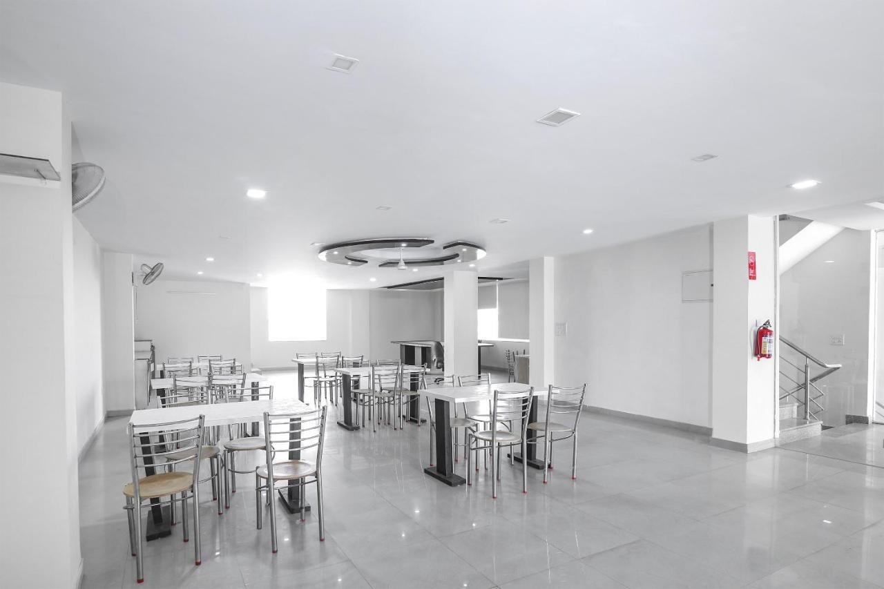 Hotel Oyo 15154 Rock On 3*
