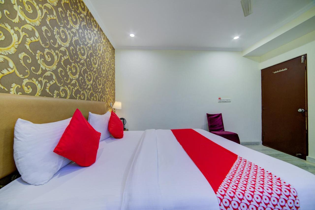 Oyo 14892 Tourista Hotel