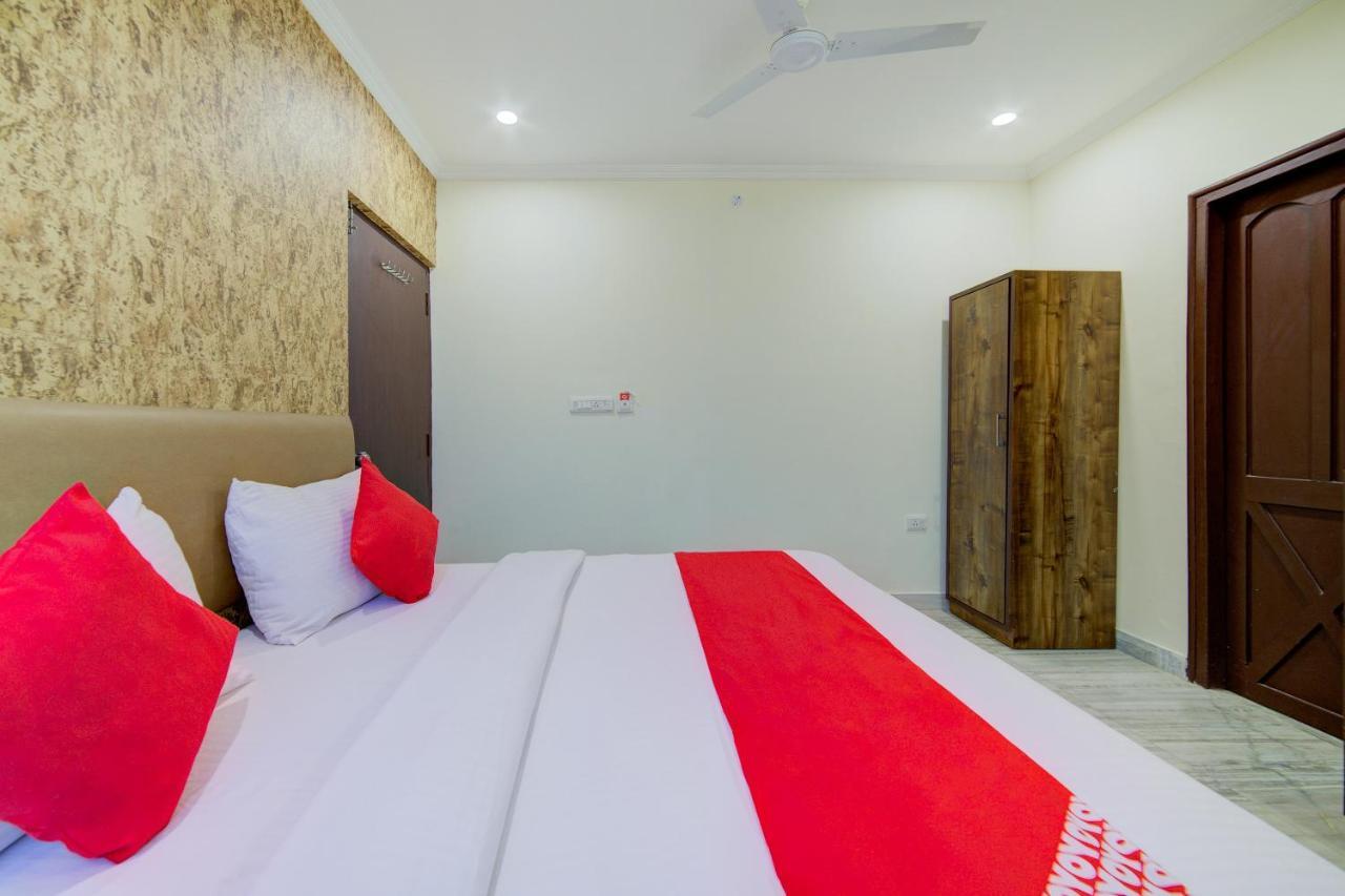 Oyo 14892 Tourista Hotel
