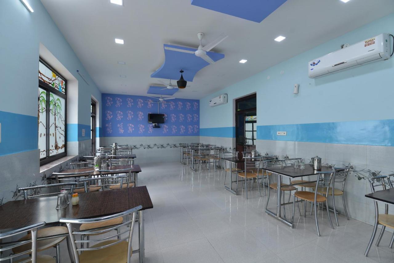 Hotel Oyo 12505 Mj 3*