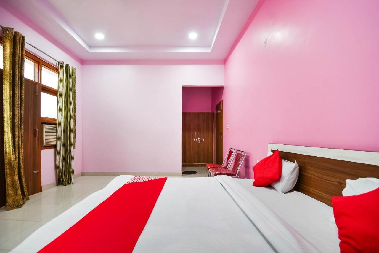 Hotel Oyo 70449 Swarn Garden 3*