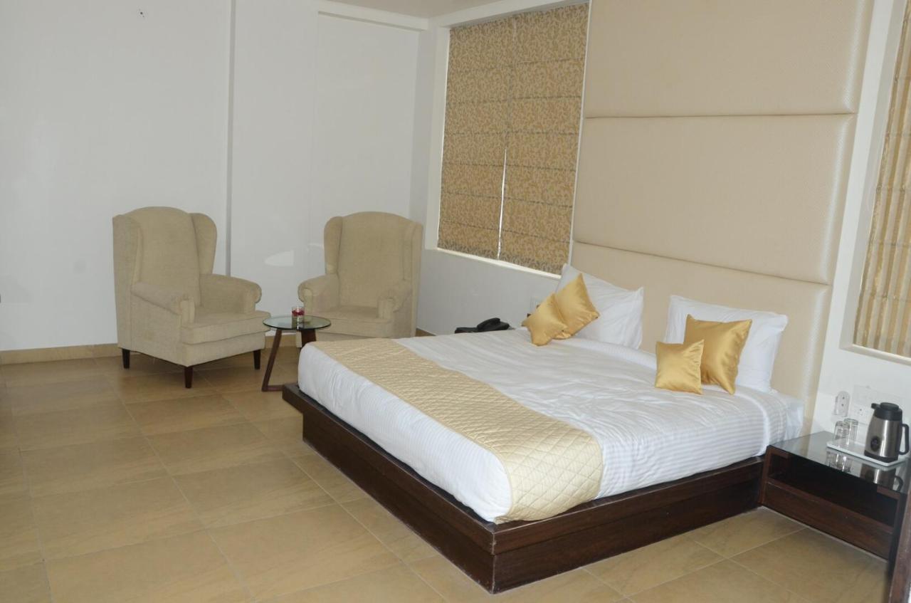 Tgi Apple Hotel 3*