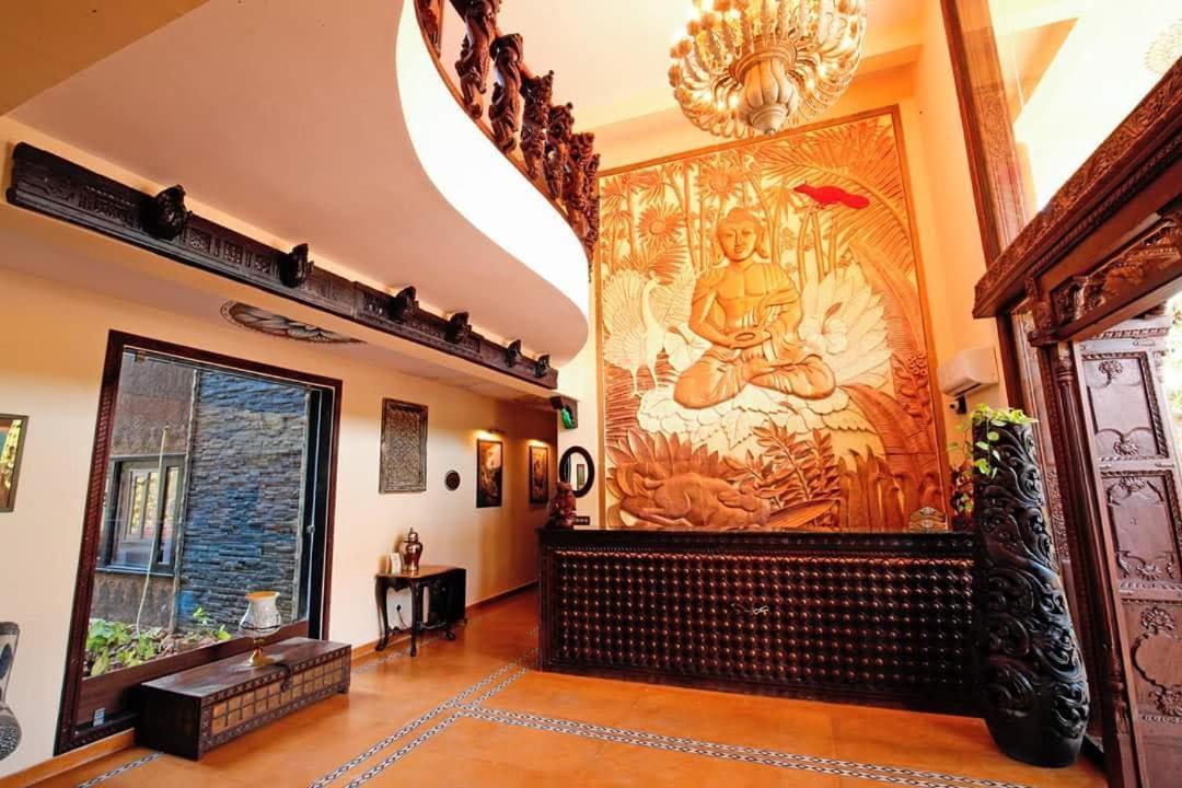 The Earth House Hotel