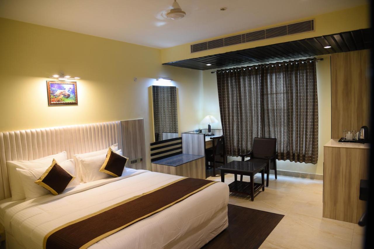Broadway Hotel