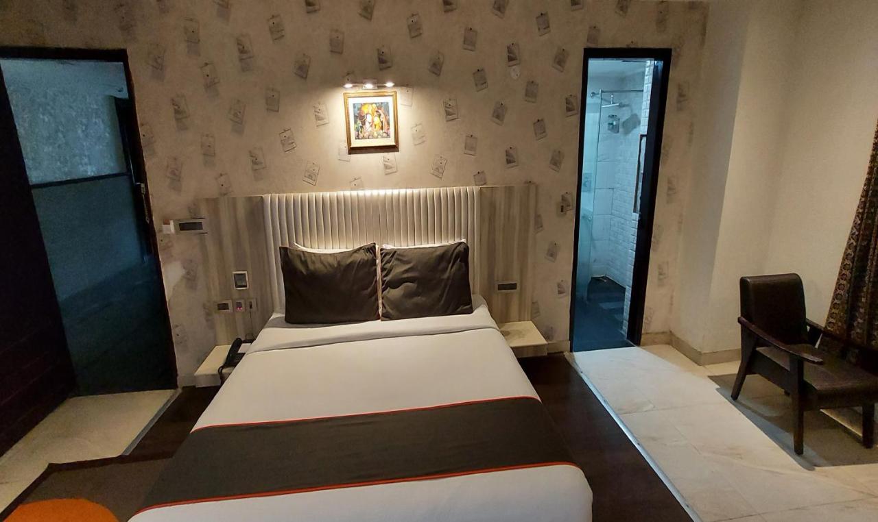 Broadway Hotel