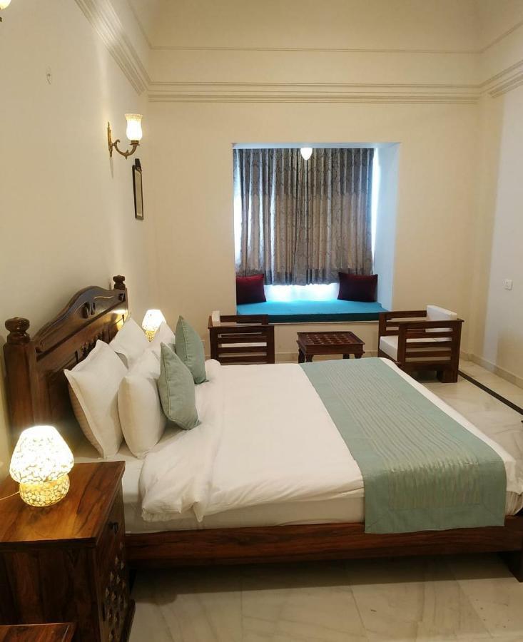 Hotel Raj Bagh Palace