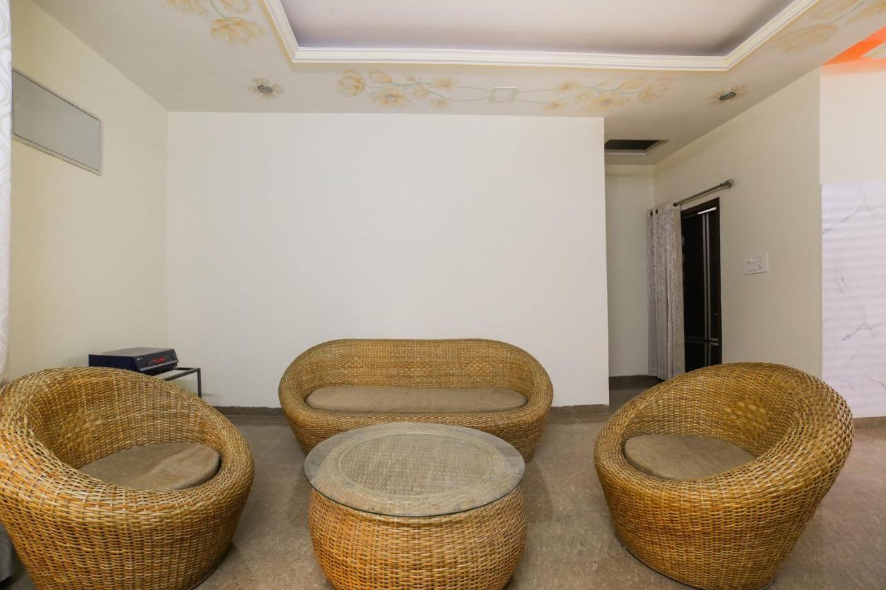 Hotel Oyo 37396 Q K