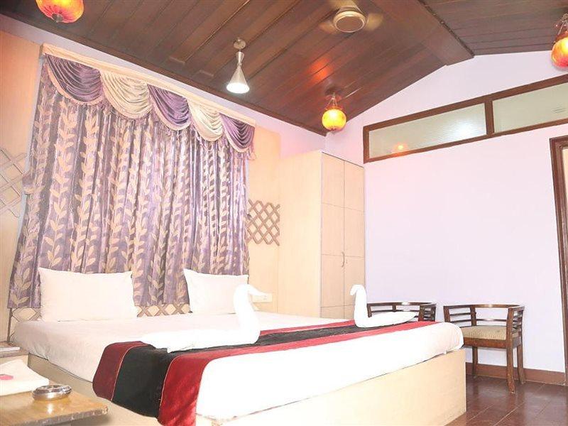 Mahadev Regency Hotel 2*