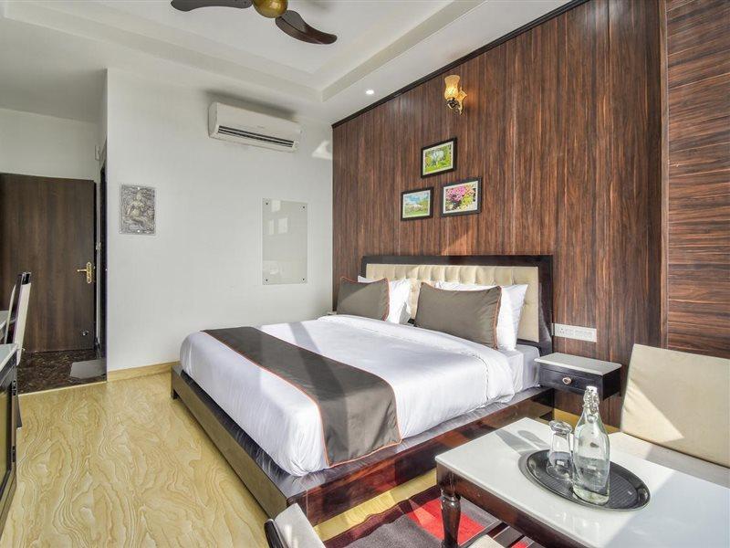 Collection O 44170 Vaishali Plaza Hotel 4*
