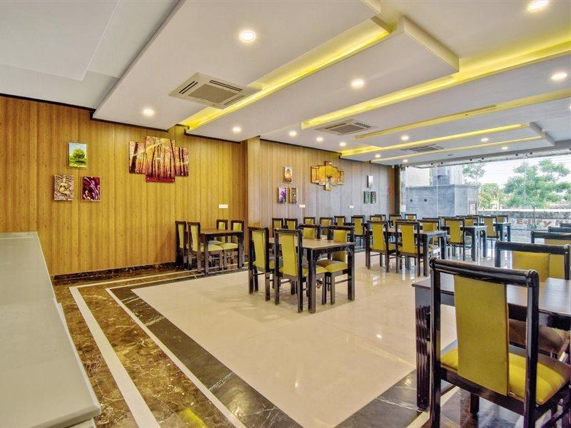 Collection O 44170 Vaishali Plaza 4*