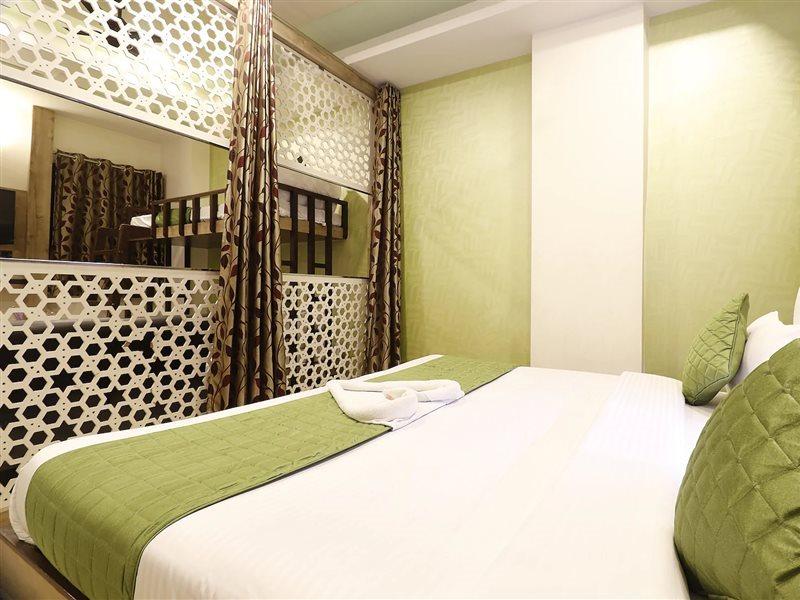 Shiv - Bus Stand Hotel