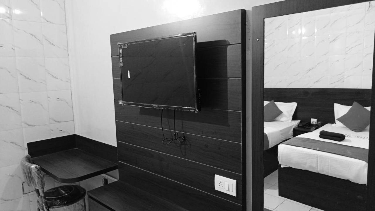 Om Palace - Couple Friendly & Local Id Accepted Hotel 2*
