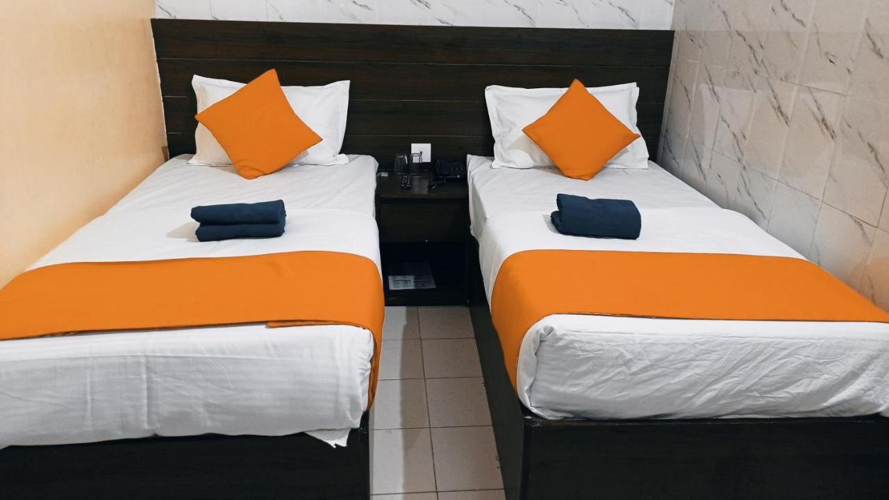 Om Palace - Couple Friendly & Local Id Accepted
