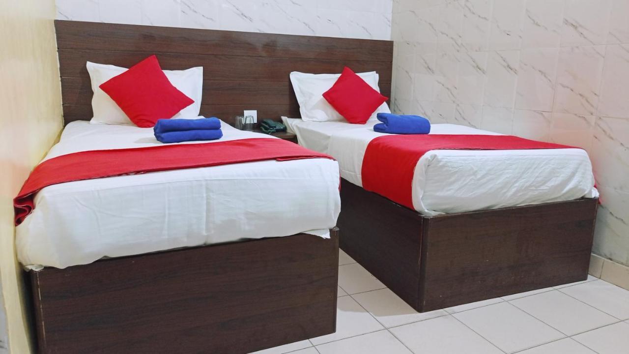 Om Palace - Couple Friendly & Local Id Accepted 2*