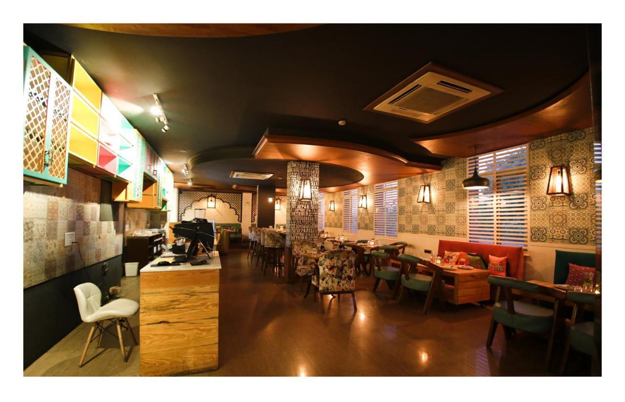 Hotel Capital O 18514 Royal Empire 4*