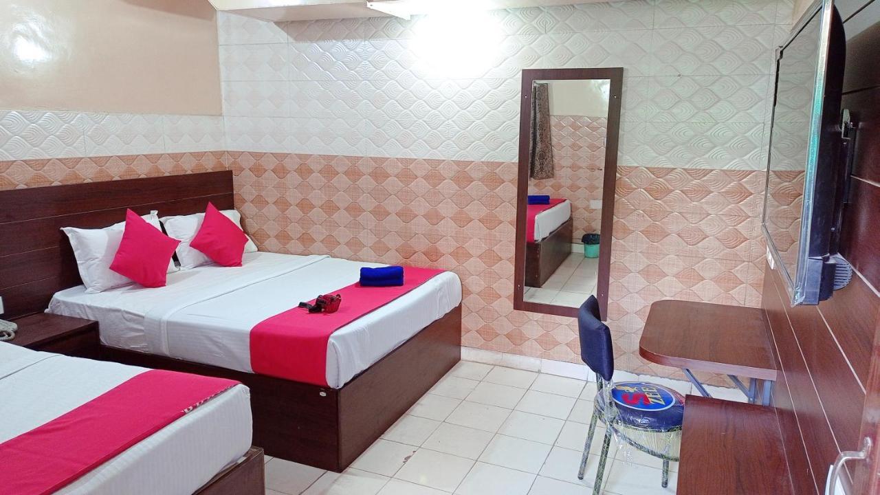 Hotel Om Palace - Couple Friendly & Local Id Accepted 2*