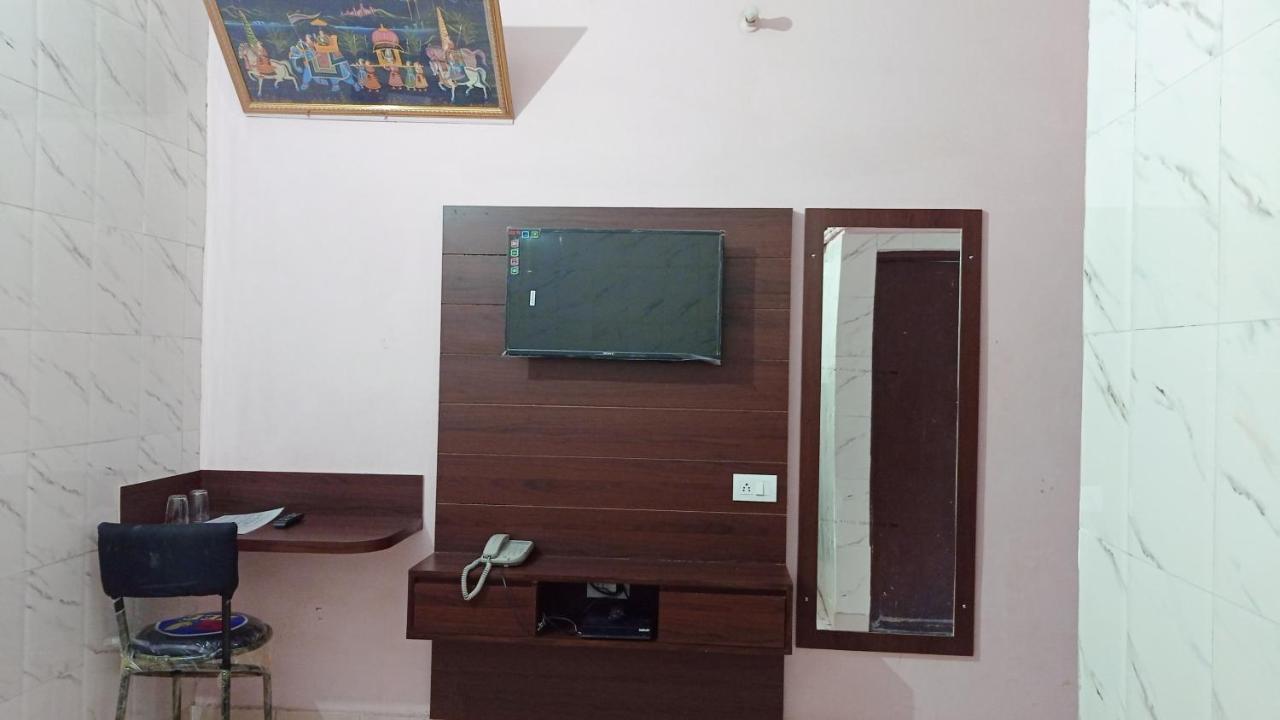 Om Palace - Couple Friendly & Local Id Accepted 2* Jaipur